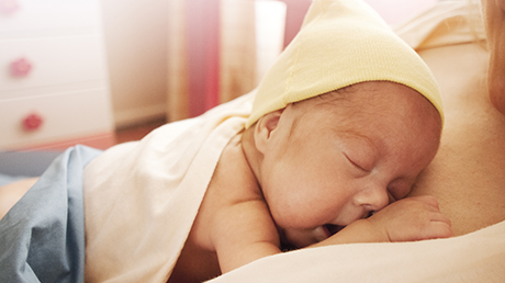 Skin to skin contact between mother and newborn