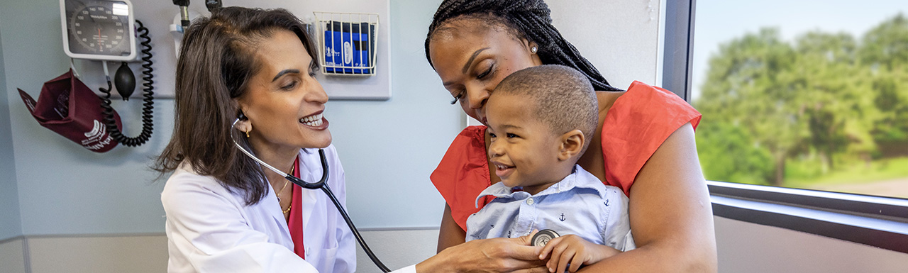 UC Davis pediatrician with patient and mom at the Midtown clinic