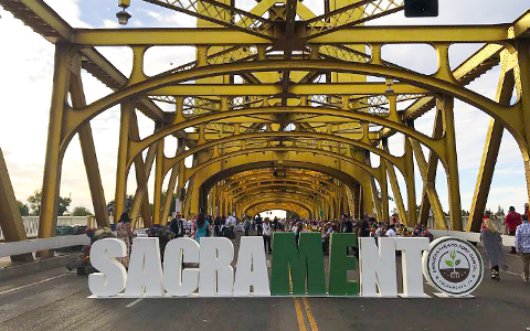 Saramento Farm to Fork sign on Tower Bridge