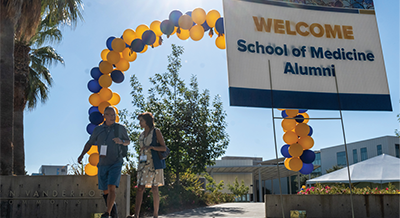 Alumni walking on campus for alumni weekend