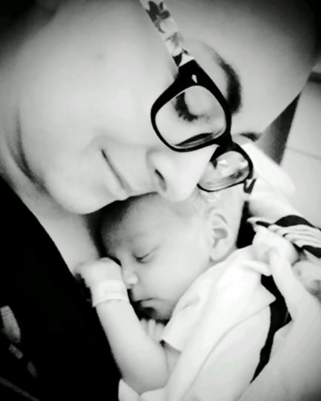 Mom and baby kangarro care