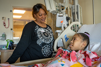 Angela Lasseter with her daughter Aija in the hospital after her kidney transplant. 