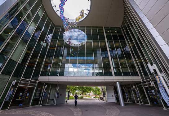 Exterior of the UC Davis School of Medicine Education Building