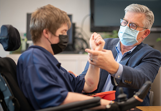 doctor with glasses and patient, both with masks