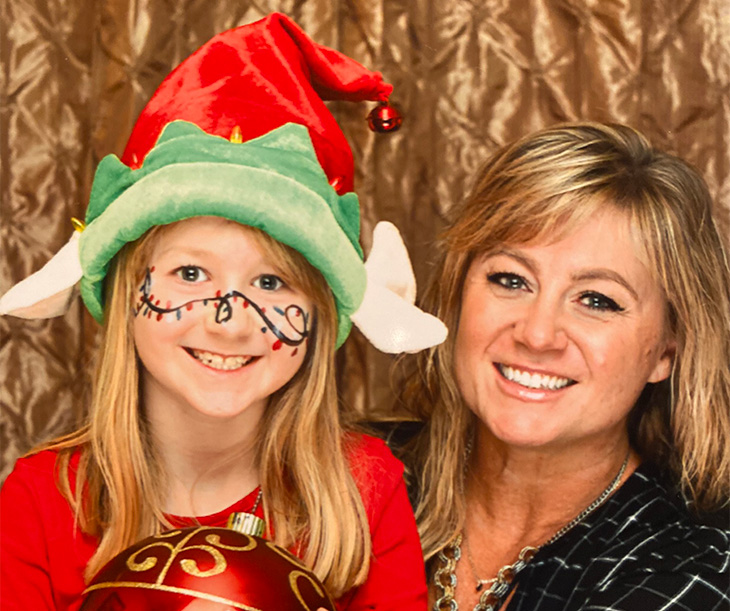 Dianna and Peyton dressed in holiday clothes