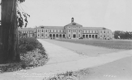 Black and white wide shot photo of the Sacramento County Hospital administration building in the 1920s.