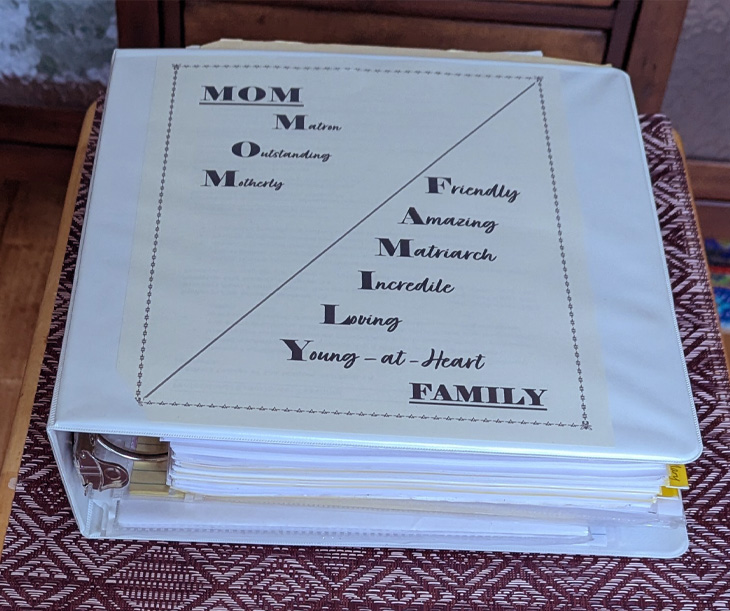 White binder with a decorative ‘MOM’ and ‘FAMILY’ cover page