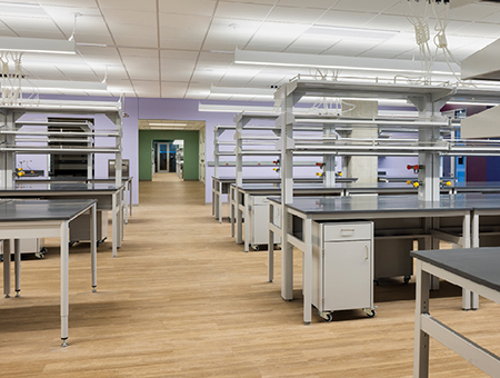 Open wet lab space in Aggie Square