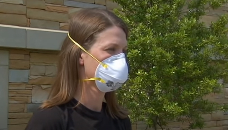 A woman wearing an n95 mask.