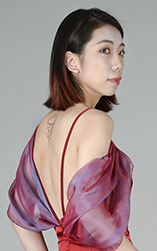 Designer and model: Liliana Barretti.