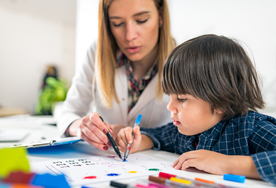 mom drawing with her child