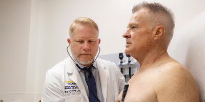 Physician assistant student examines a standardized patient. (C) UC Regents. All rights reserved.